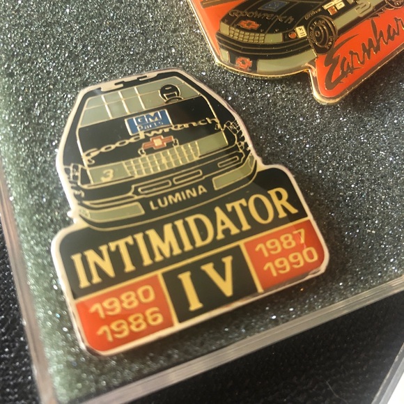 NASCAR Dale Earnhardt # 3 memorabilia plaque, die cast cars,  pins, keychain.. - Picture 8 of 10